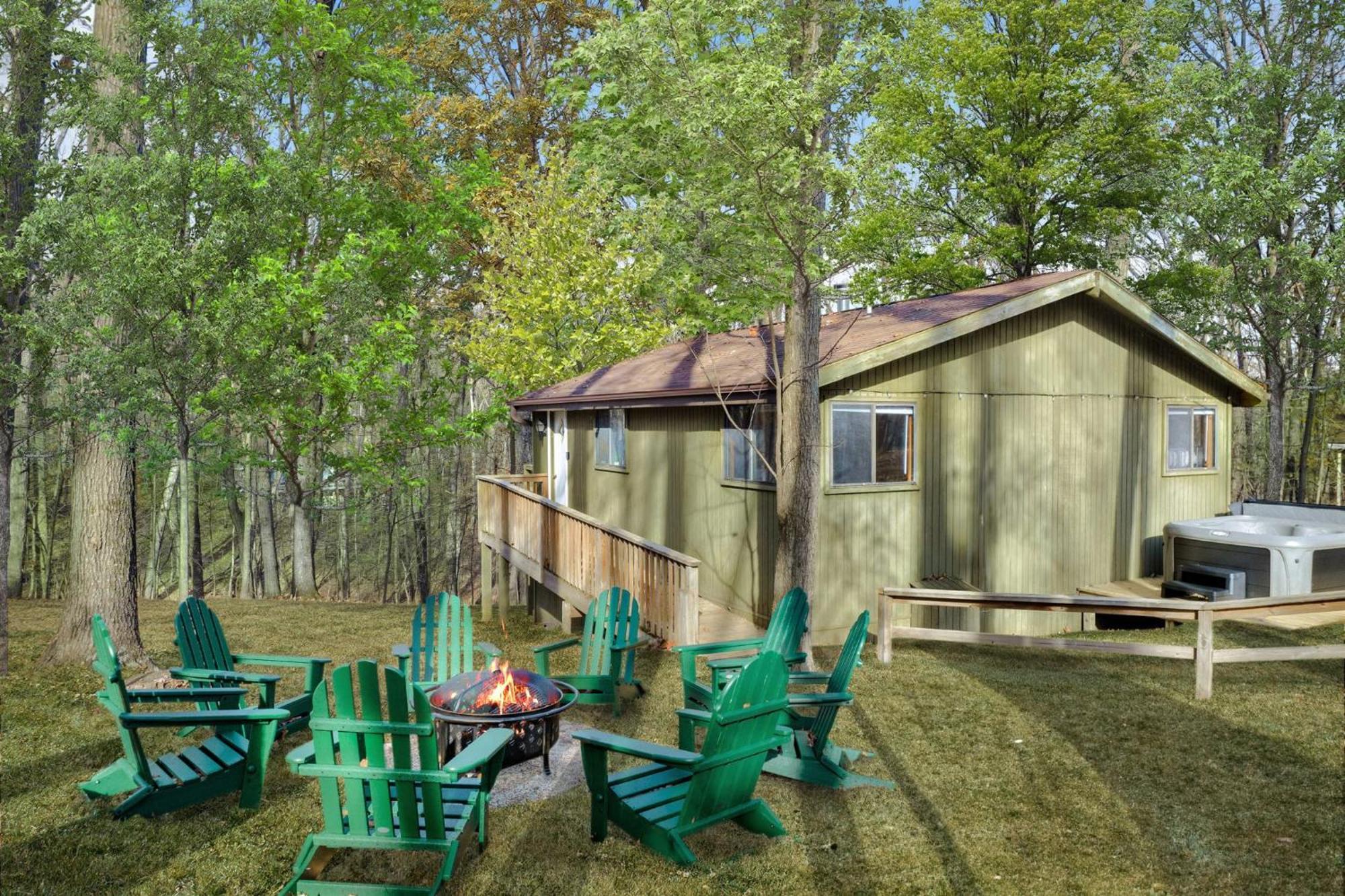 Cabin W Hot Tub, Indoor Pool / Gym Access, & Wifi Villa Hedgesville Exterior photo